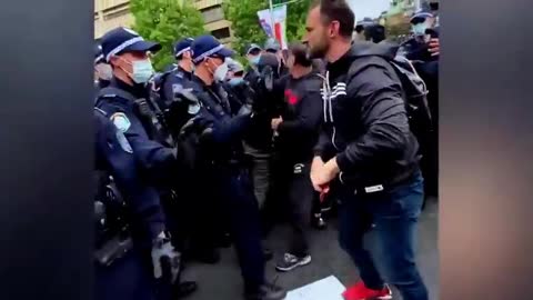 Police Attack Women and Children in Sydney