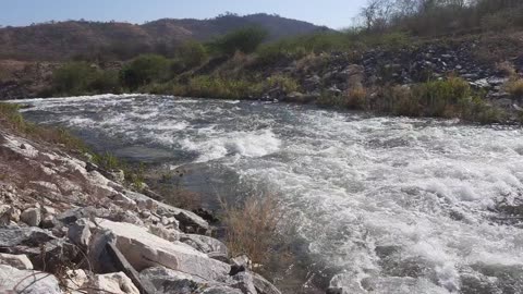 RELAXE ESCUTANDO O SOM DA TRANSPOSIÇÃO DO RIO SÃO FRANCISCO CORTANDO O SERTÃO NORDESTINO