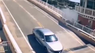 Car Crash Bridge Weird Moment Caught in Camera