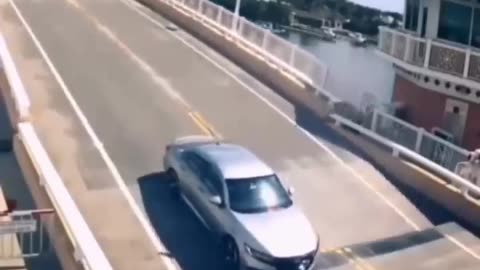 Car Crash Bridge Weird Moment Caught in Camera