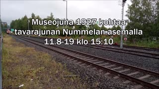 Museojuna1927 kohtaa tavarajunan Nummelassa