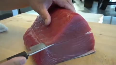 HOW TO CUT SUSHI TUNA PROPERLY