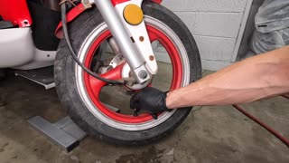 Replacing the tire valves on a Chinese scooter without removing the wheels