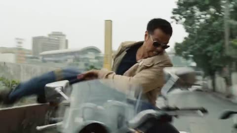 Jeremy Renner Kicking Ass _ The Bourne Legacy