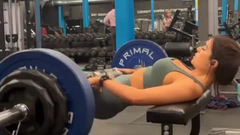 GGchannel | Strong beautiful woman Lifting burble iron 🤣🤣