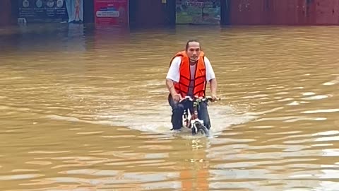 Flood Can't Stop Commuter