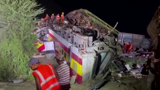 How India's deadly train crash unfolded