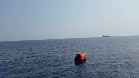 HILARIOUS FREE FALL LIFEBOAT AT THE CARGO SHIP