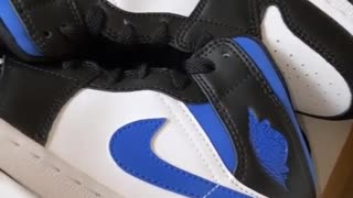 750Kicks Unboxing: Jordan 1 Mid Racer Blue with @Lella_Nawal - Style Outfits Kicks Sneaks Girl J1S