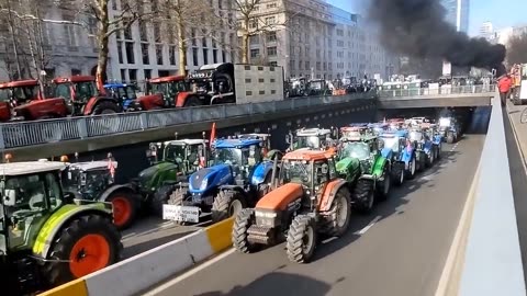 Environ 5 000 tracteurs assiègent les institutions européennes à Bruxelles