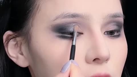 Beautiful Black Smokey Eyes Makeup #short