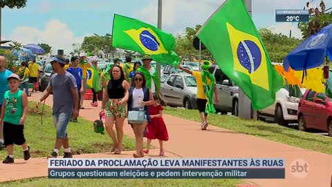 Manifestantes foram às ruas em pelo menos 15 capitais | SBT Brasil (15/11/22)