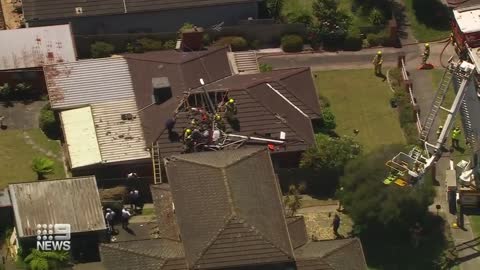 Pilot survives after crashing helicopter into house in Melbourne | 9 News Australia