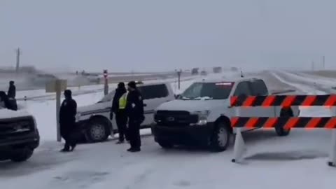 Farmers break through Trudeau's police barricades near coutts!