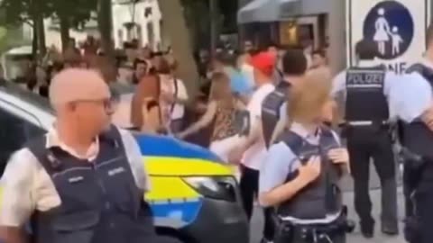 Islamic crowd surrounds German police in Stuttgart shouting "Allah Akbar". We