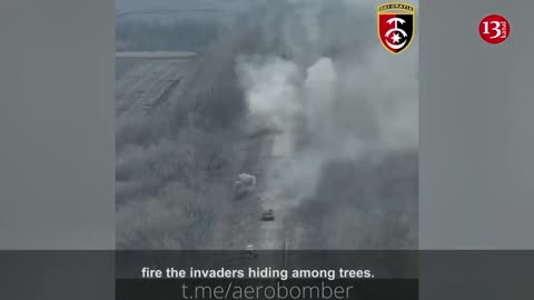 Ukrainian tank strikes the attacking Russians by itself - large number of invaders killed