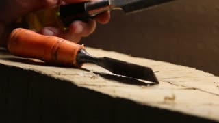 How to sculpt in wood the tools required
