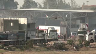 Aid trucks enter Gaza as temporary truce begins