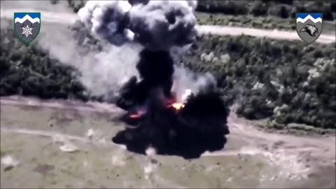 Russian SAU-2C19 Msta-S explodes, reportedly hit by an Ukrainian kamikaze drone.