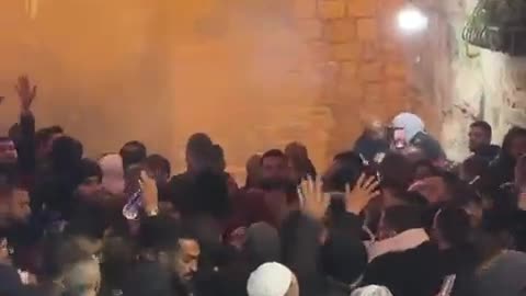 Israeli Police preventing worshippers from entering Al-Aqsa by attacking them with stun grenades