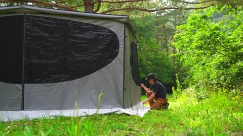 Being close to nature and relaxing in outdoor camping is more important than equipment