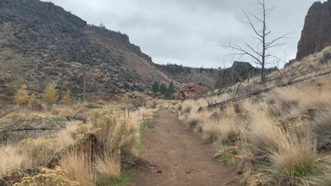 Central Oregon – Smith Rock State Park – Hiking in the Rain – 4K