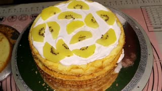 Fluffy Vanilla Sponge Cake/Whipped cream Icing