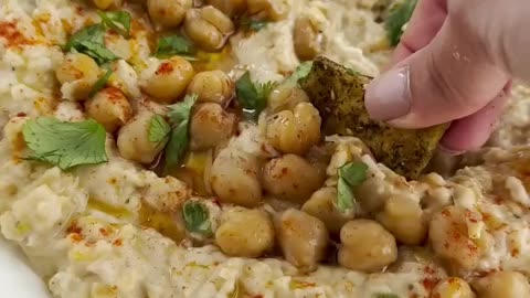 Chunky Garlic Hummus - Masabaha