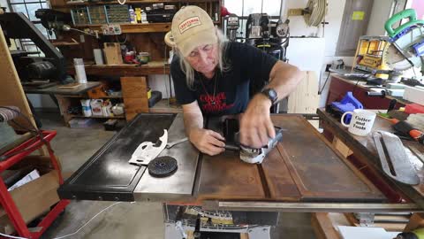 How to clean up a rusty table saw top cast iron Craftsman,