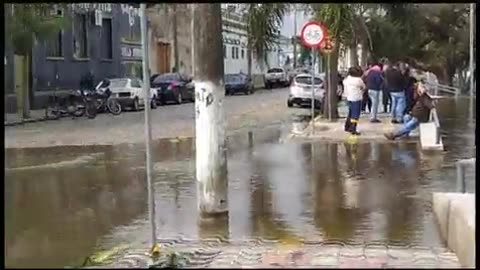 Vídeo: rio Jaguarão transborda e famílias ribeirinhas deixam casas