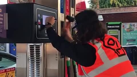 Just Stop Oil eco-mob blockade central London petrol stations, smashing up petrol pumps