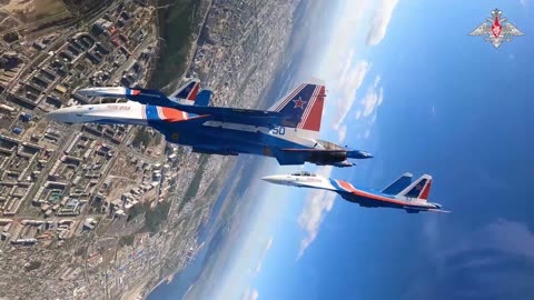 Los Caballeros Rusos realizaron una exhibición aérea - Día de la Ciudad de Surgut