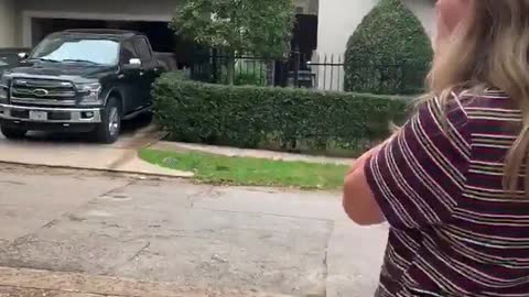 Friends give this woman in quarantine a birthday parade celebration