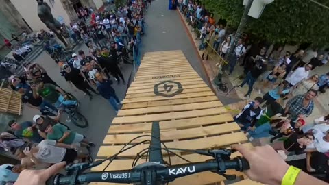 NARROW Alleyway Race, INSANE Speed, FULL RUN!|cycling stunt helmet|Watch the heart-pumping