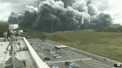 20-10-2021 - Immagini incredibili: Giappone, il Monte Aso esplode con incredibile violenza.