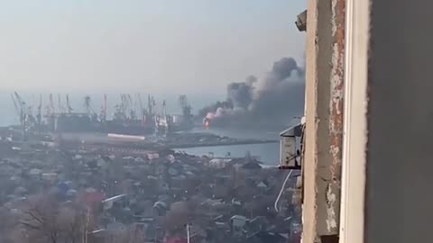 Officially! In Berdiansk, a large landing ship of the occupiers was destroyed.