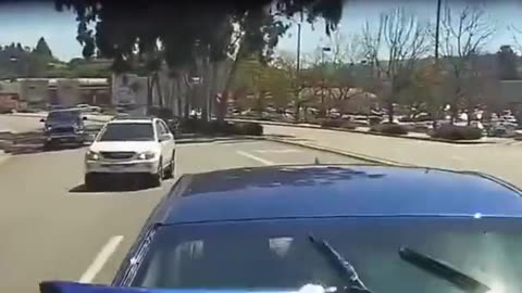 "Unexpected Hilarity: Funny Dash Cam Moments You Won't Believe!" 😂🤣