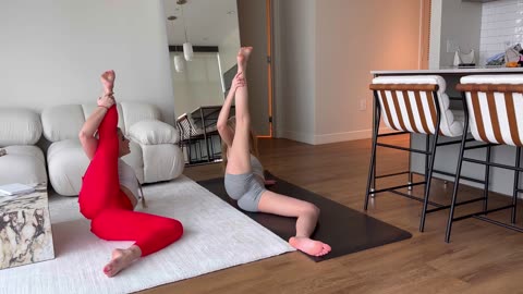 Deep Yoga with Lillie & V #yoga #yogapants #yogaflow #soremuscle