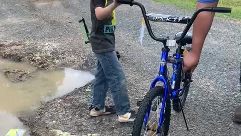 Trash Collectors Come Together to Replace Kid's Stolen Bike