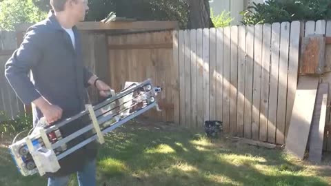 A blogger assembled a portable knife-throwing gun.