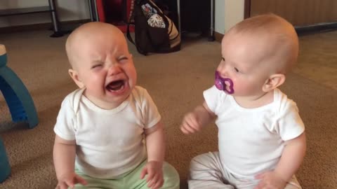 Twins baby fighting