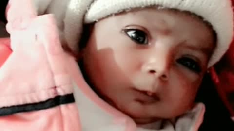 Yushah baby pariyon SE bat kr rahi h