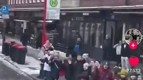 INCREDIBLE The people of Germany are lining the streets to cheer on the farmers🚜🚜🚜