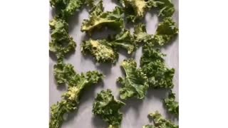 CRISPY KALE CHIPS