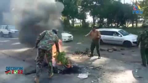 Rongai residents barricade road to protest IEBC's suspension of parliamentary election-2