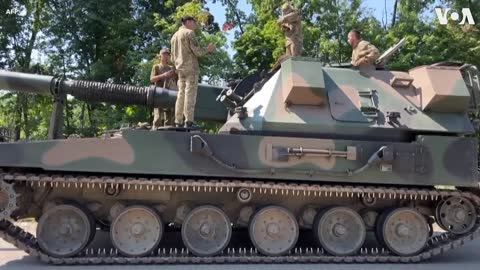 Ukrainian Army Sends Polish Howitzers to the Front Line