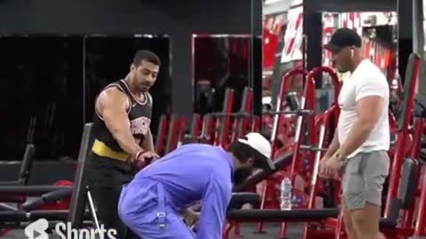 Anatoly gym prankster #pranking #gym #anatoly #powerlifter