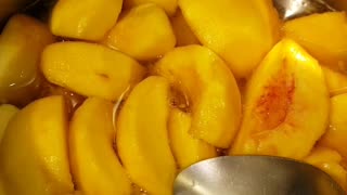 AM Canning Peaches