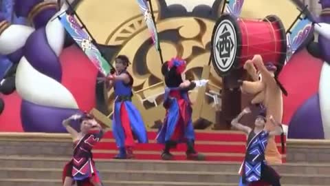 Adorable Minnie Mouse With Super Cool Dance Show