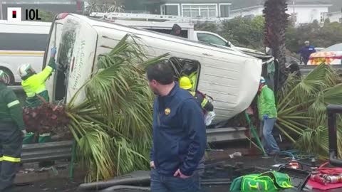 Minibus taxi lost control ended up on centre median, Nelson Mandela outbound after Browning.